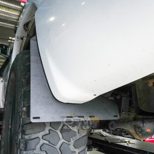 Superior Engineering Rear Mudflap Bracket Kit Nissan Patrol GU Y61 Series 4+ OEM Flares