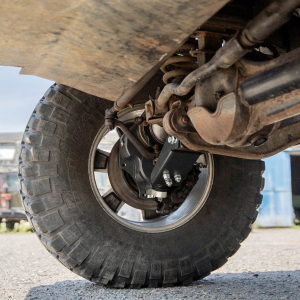 Toyota Land Cruiser 80 with portal axles – raised diff clearance and 35–37 inch tyres