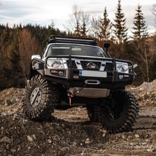 Nissan Patrol Y61 with portal axles – raised differential clearance and off-road traction upgrade